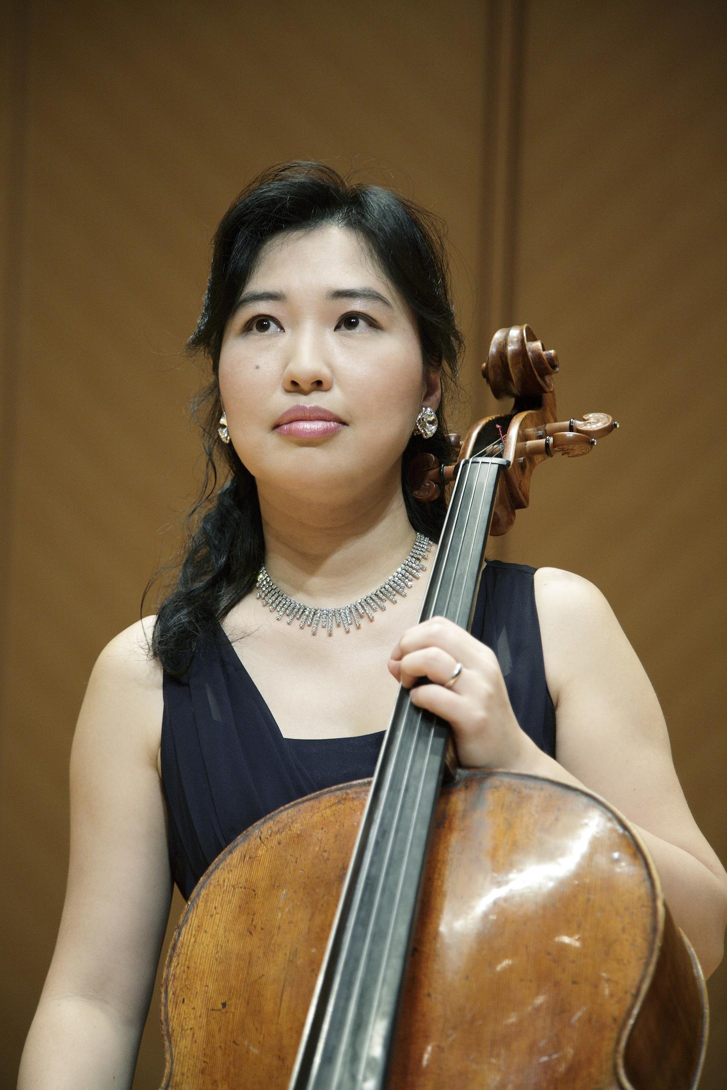 向山佳絵子(チェロ) 向山佳絵子(チェロ)